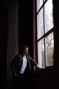 前髪につむじがある髪型に似合うスタイリング方法は？