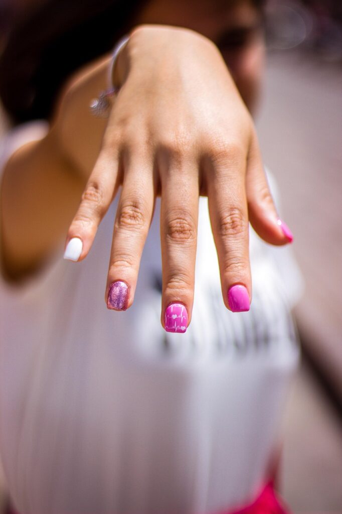 薄毛を隠す髪型は女性にどんなスタイルが人気ですか？