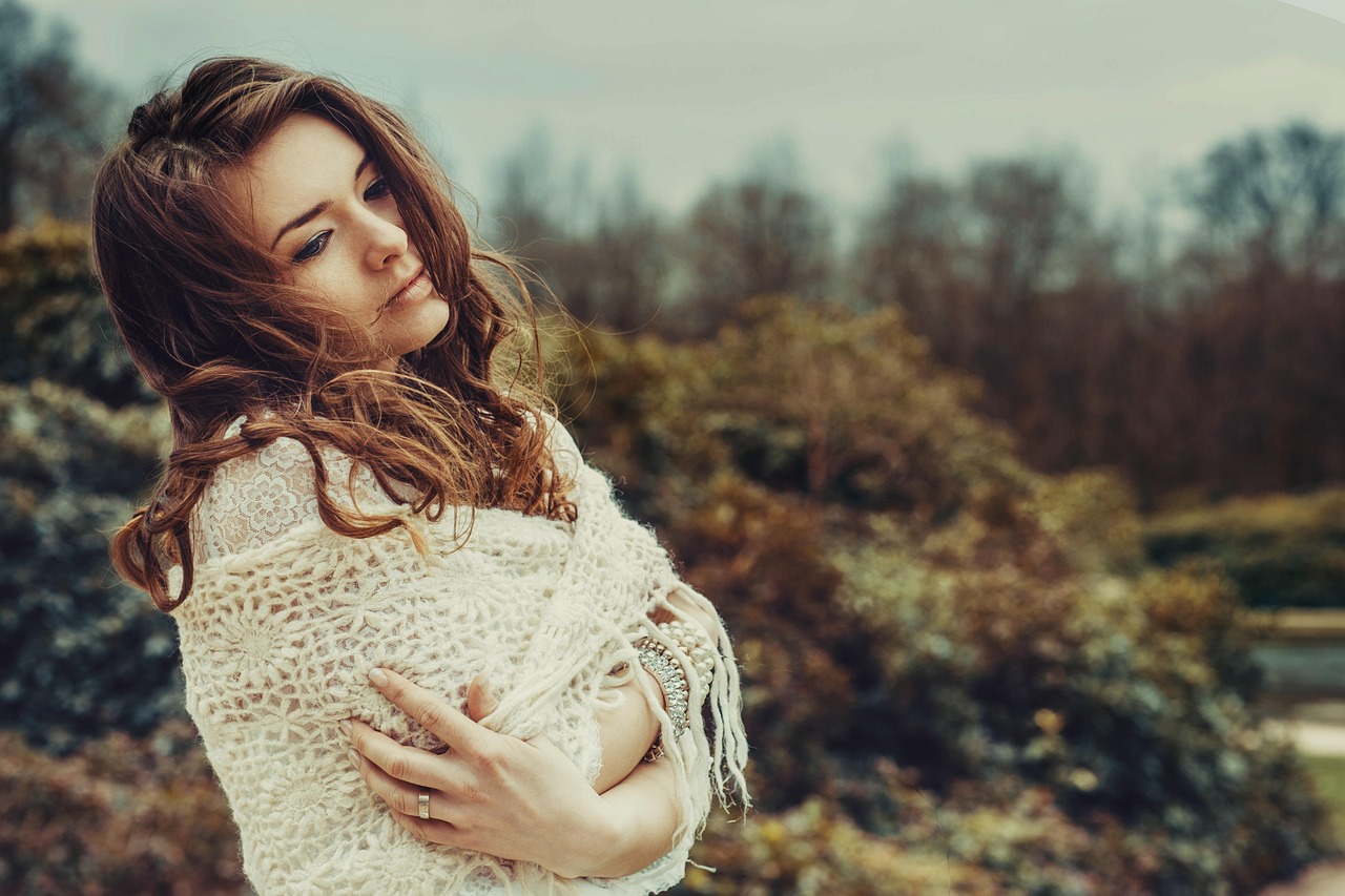 薄毛隠しに最適な髪型は女性にどれが人気ですか？