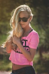 女性の薄毛を目立たない髪型にするためのスタイリング方法は？