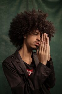 つむじの薄毛に悩むあなたへ、恥ずかしくない髪型を写真で見せる方法はどう？
