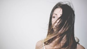 つむじハゲの公務員におすすめの髪型と誠実な隠し方はどっちがいい？評判もチェック！