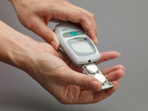 つむじハゲに悩むあなたへ、AGAクリニックでの血液検査の理由と評判を比較してどっちがいい？